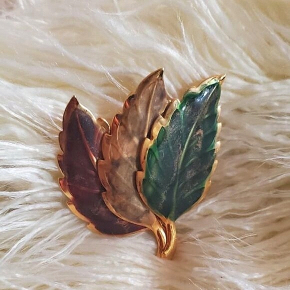💃Vintage Three Leaf Pin Brooch. 🌴